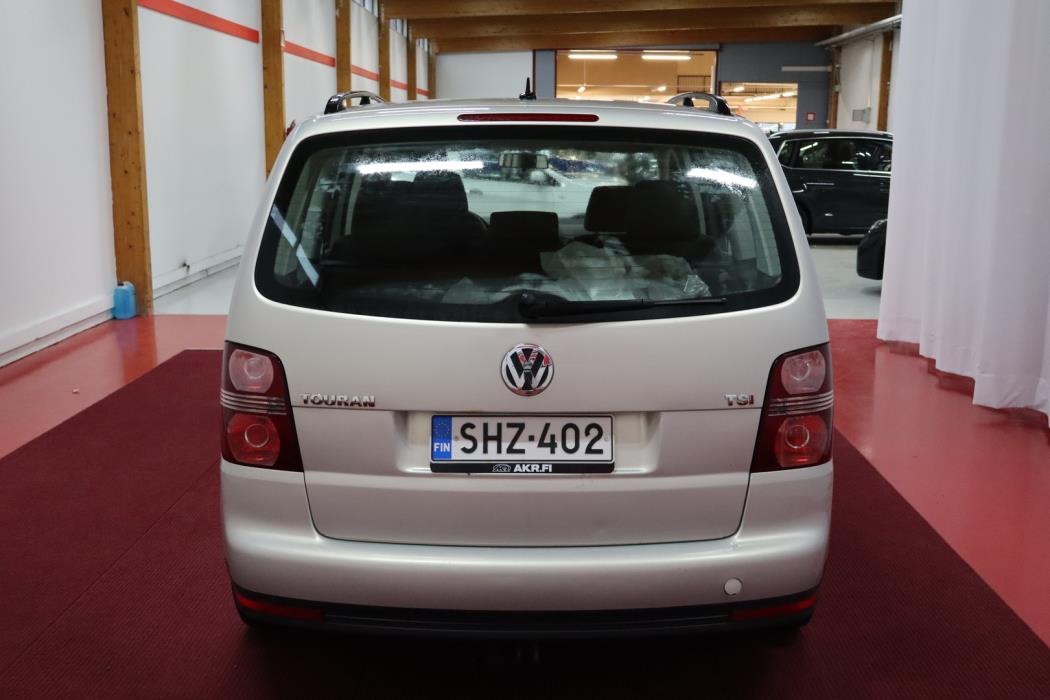 VOLKSWAGEN Touran 2009