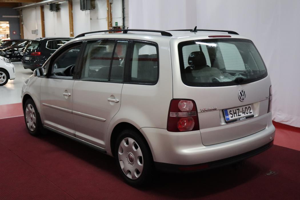 VOLKSWAGEN Touran 2009