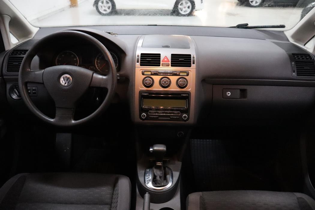 VOLKSWAGEN Touran 2009