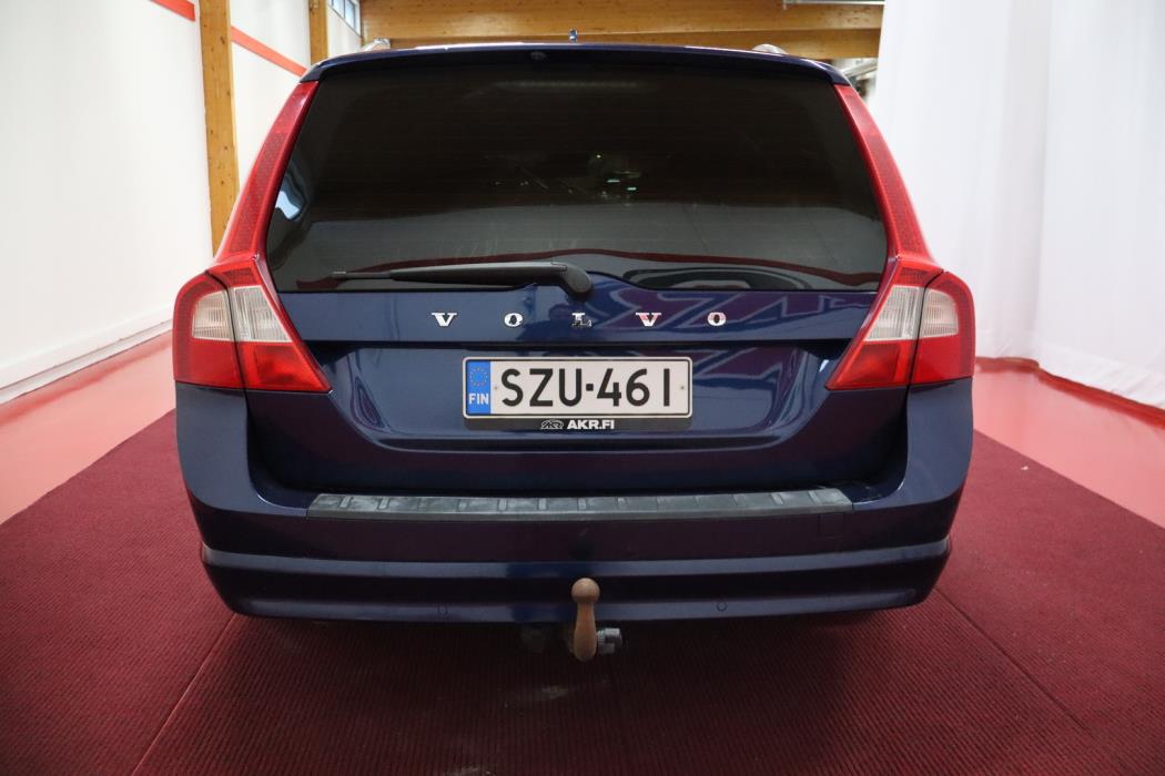 VOLVO V70 2011