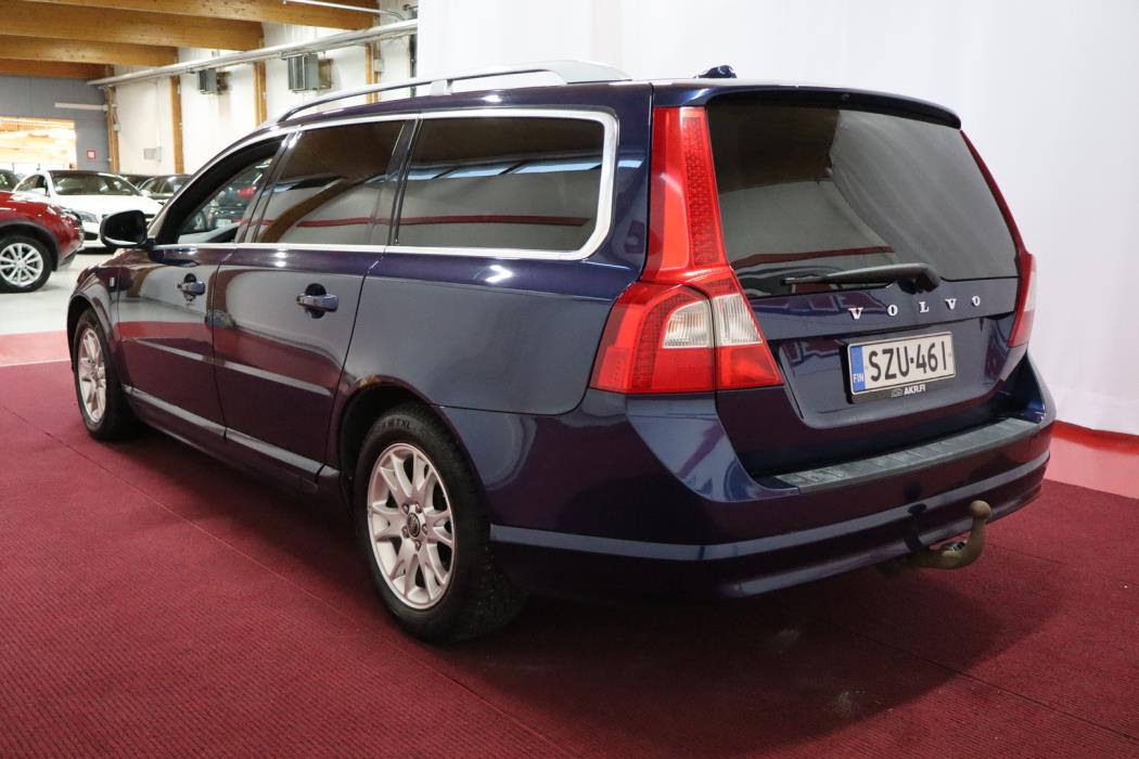 VOLVO V70 2011