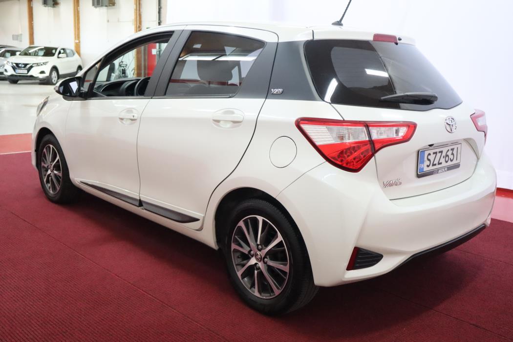 TOYOTA Yaris 2019