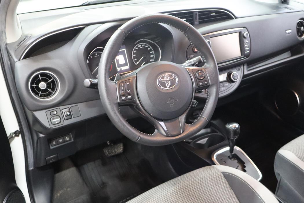 TOYOTA Yaris 2019