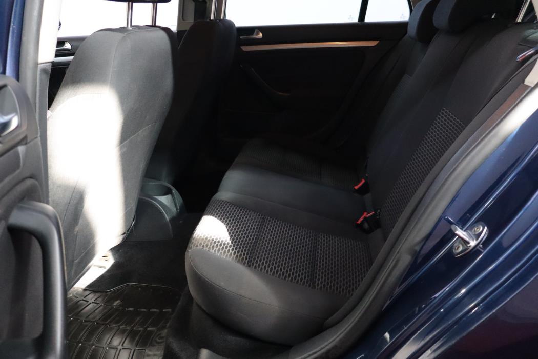 VOLKSWAGEN Golf 2012