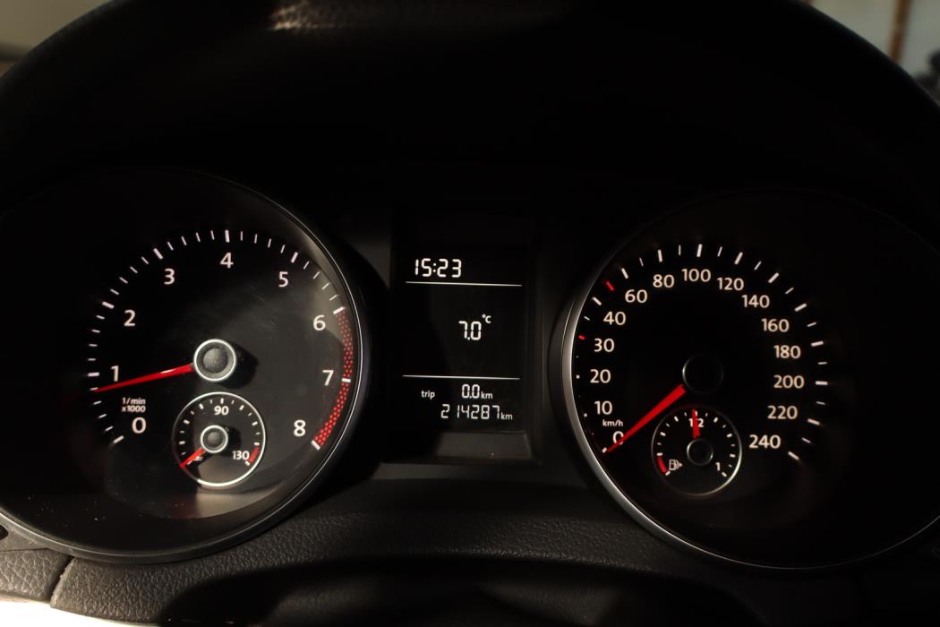 VOLKSWAGEN Golf 2012