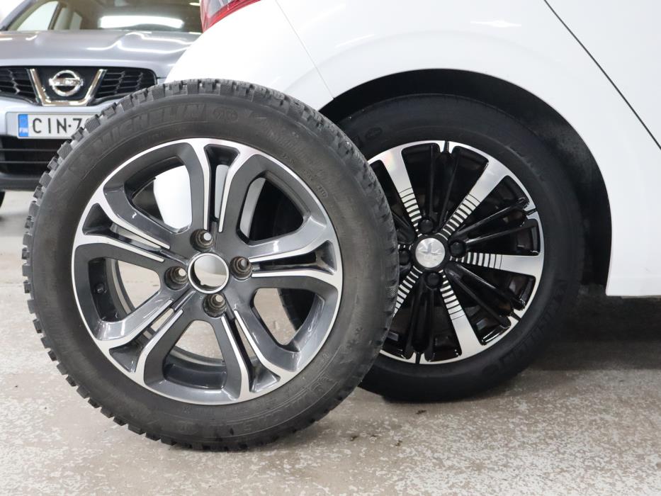 PEUGEOT 208 2017