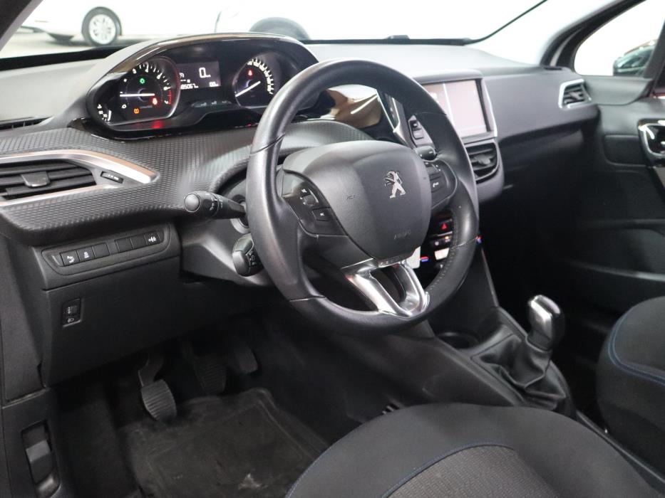 PEUGEOT 208 2017