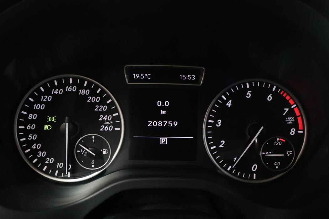 MERCEDES-BENZ A 2012