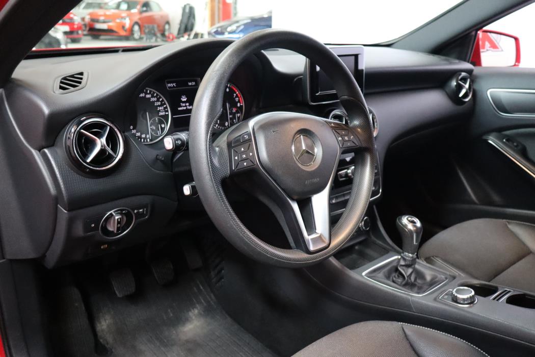MERCEDES-BENZ A 2012