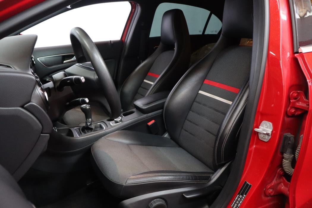 MERCEDES-BENZ A 2012