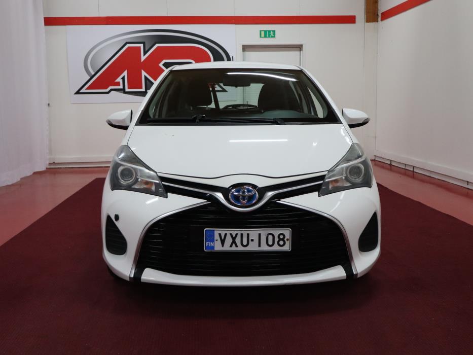 TOYOTA Yaris 2015