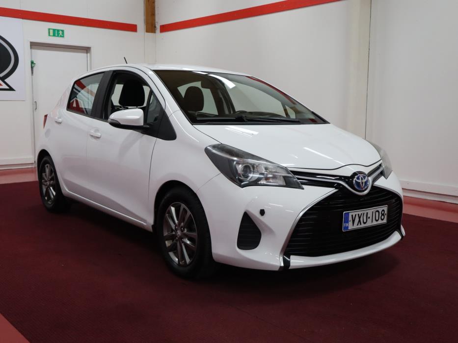 TOYOTA Yaris 2015