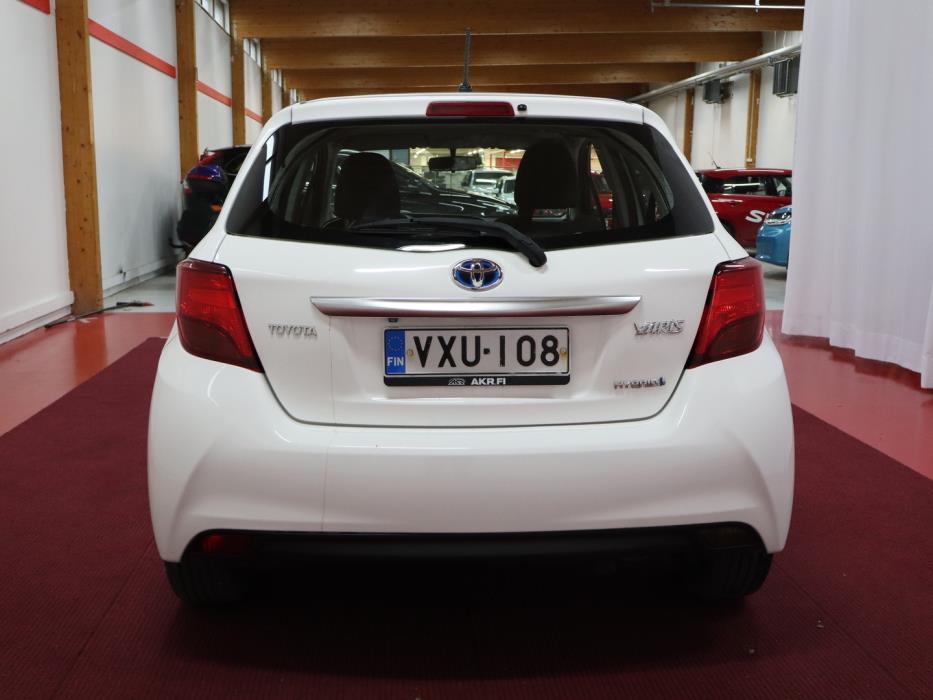 TOYOTA Yaris 2015