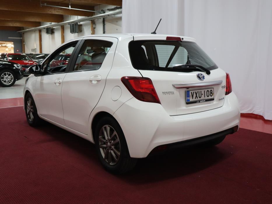 TOYOTA Yaris 2015