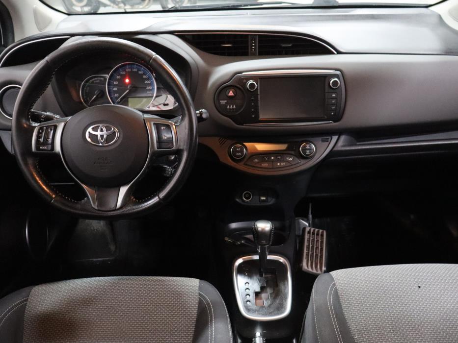TOYOTA Yaris 2015