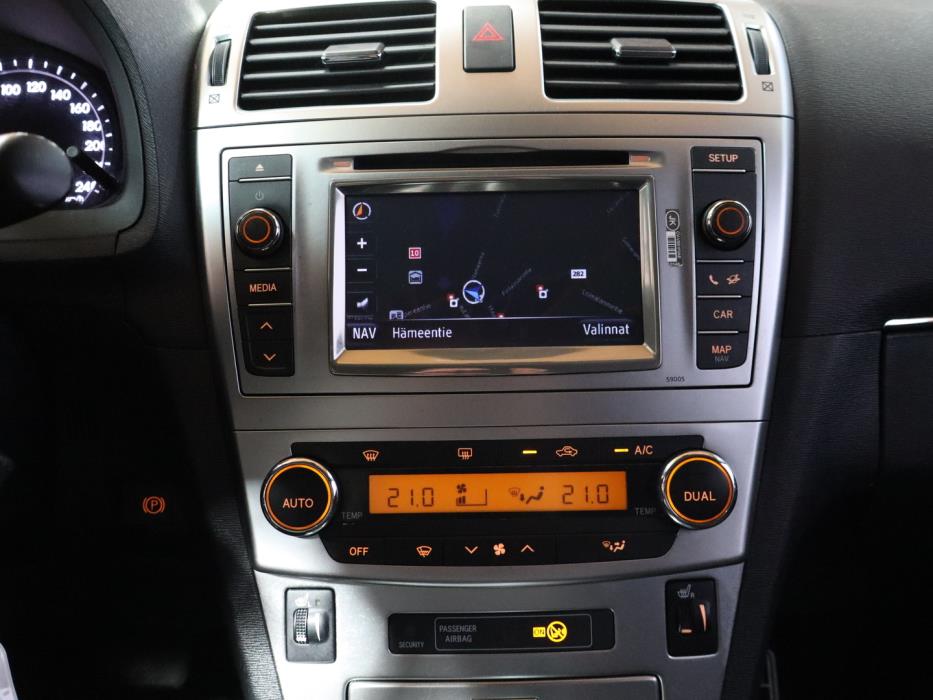 TOYOTA Avensis 2012