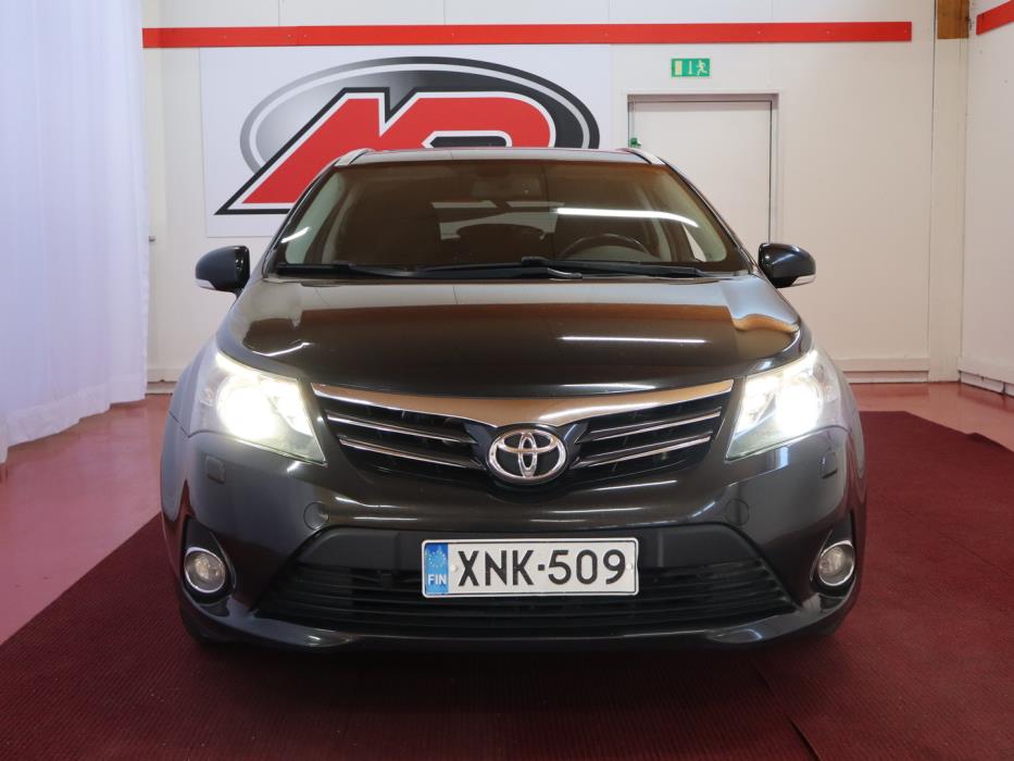 TOYOTA Avensis 2012