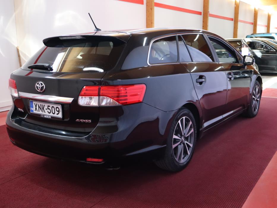 TOYOTA Avensis 2012