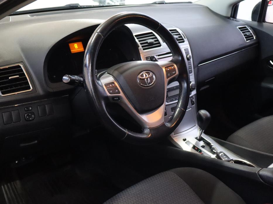TOYOTA Avensis 2012