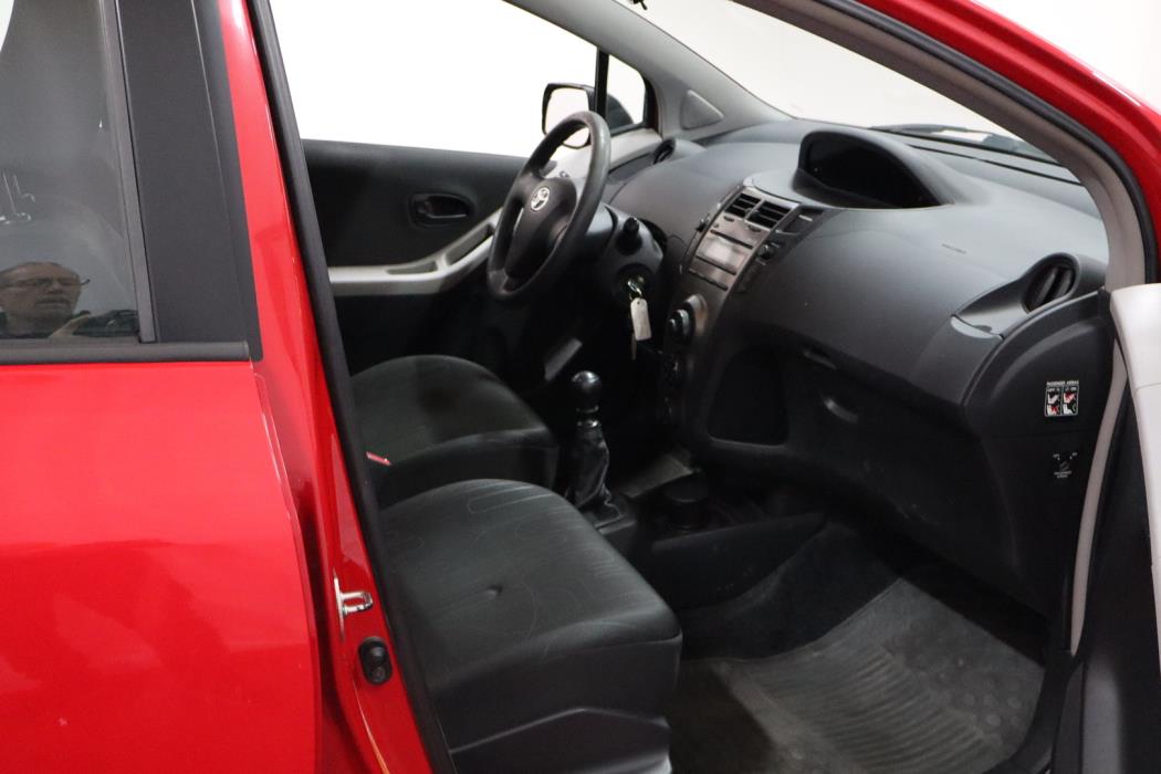 TOYOTA Yaris 2009