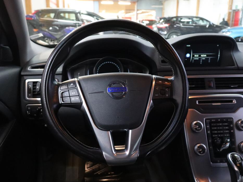 VOLVO V70 2016