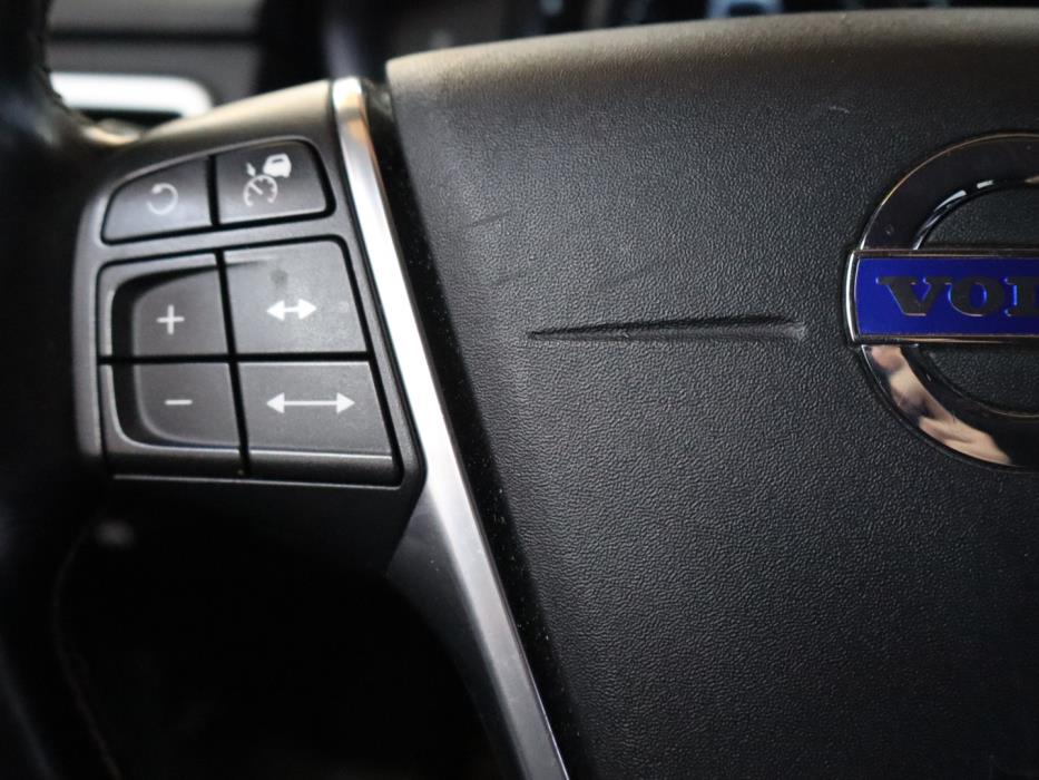 VOLVO V70 2016