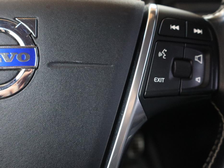 VOLVO V70 2016