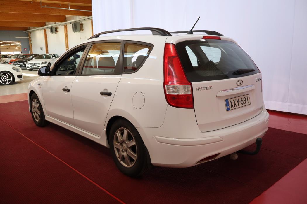 HYUNDAI i30 2012