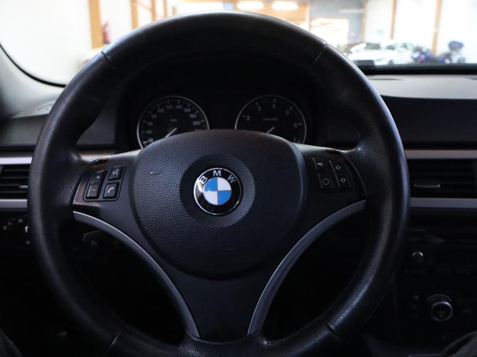 BMW 320 2008