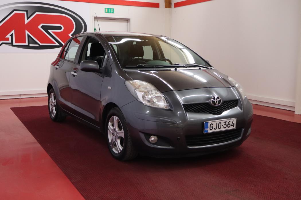 TOYOTA Yaris 2011