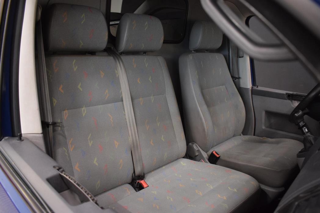 VOLKSWAGEN Transporter 2004