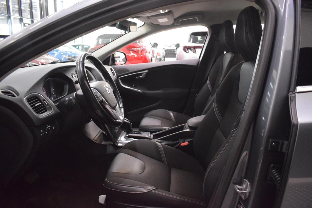 VOLVO V40 2015