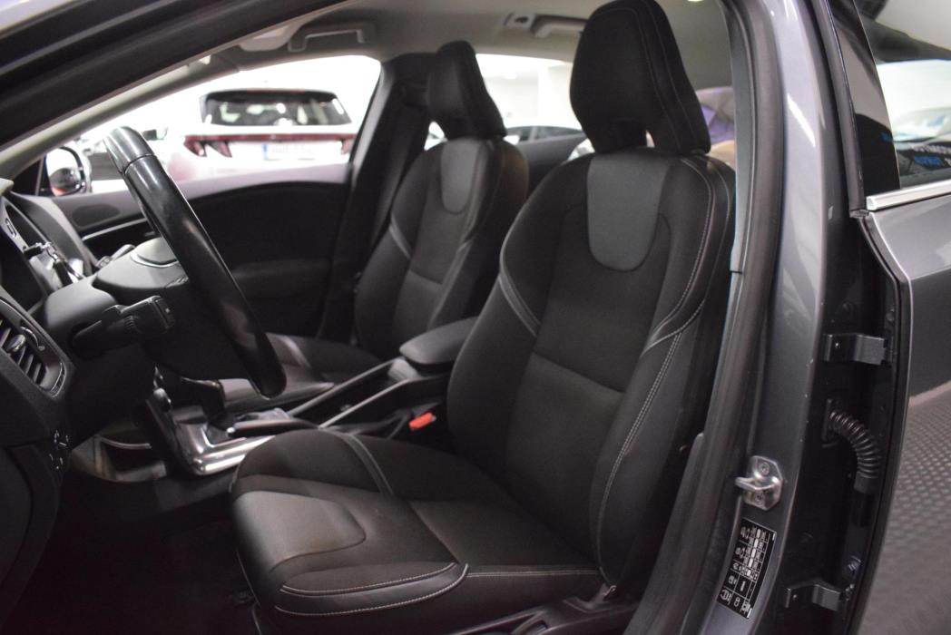 VOLVO V40 2015