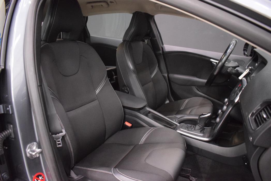 VOLVO V40 2015