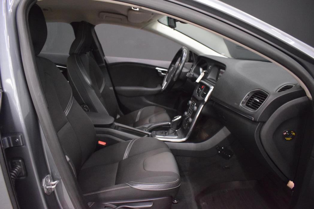 VOLVO V40 2015
