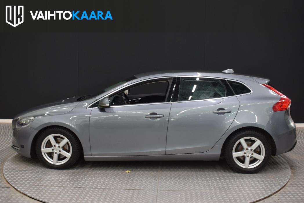 VOLVO V40 2015