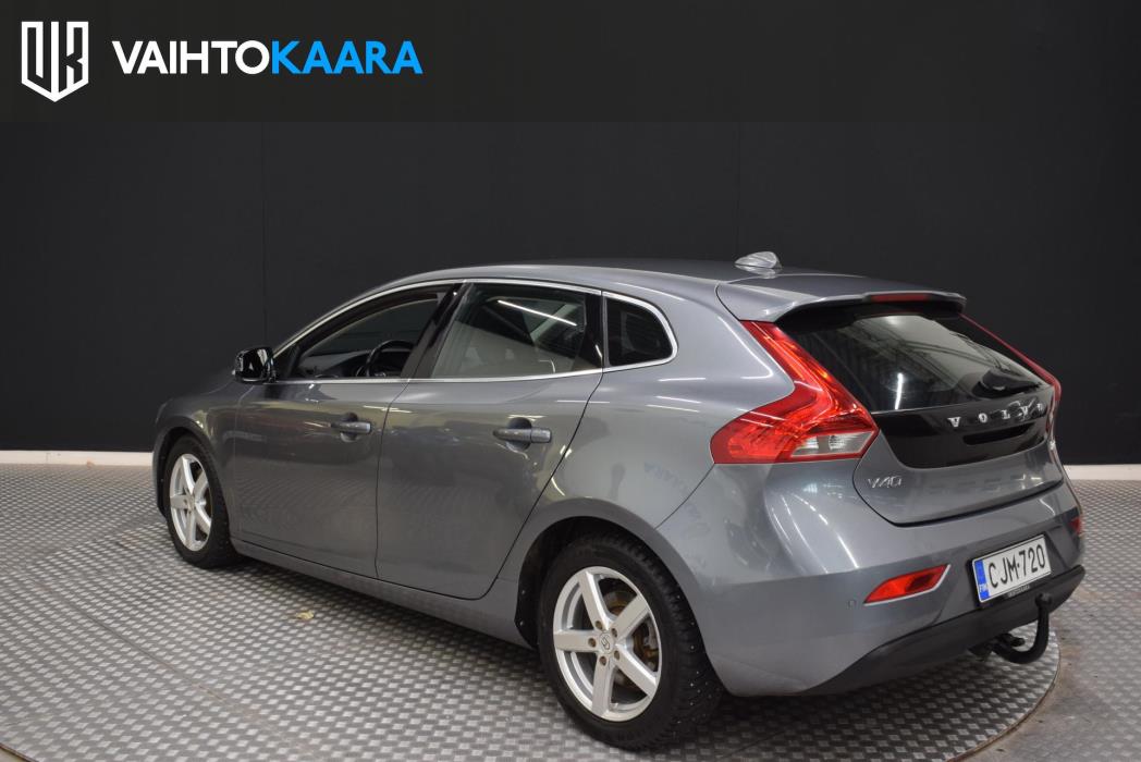 VOLVO V40 2015