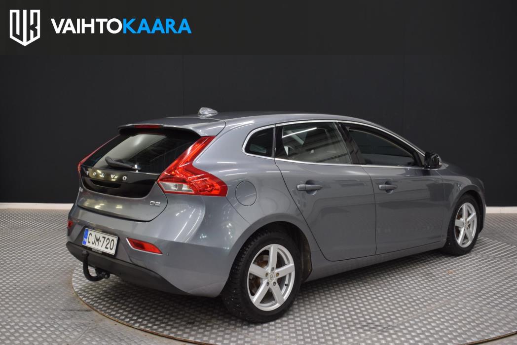VOLVO V40 2015