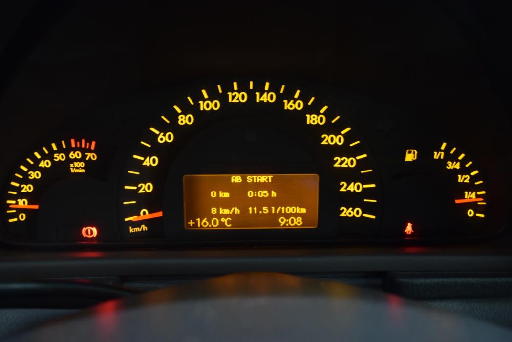 MERCEDES-BENZ C 2004