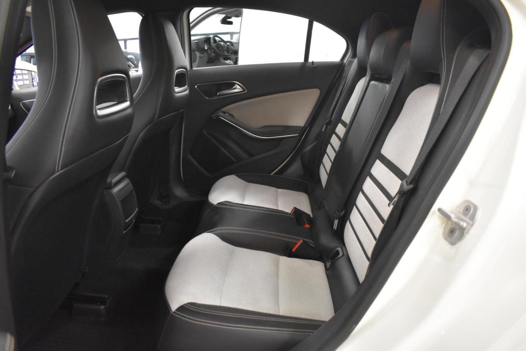 MERCEDES-BENZ A 2014