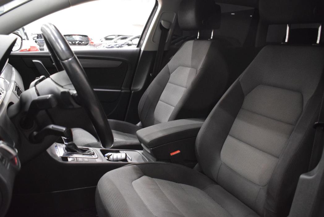 VOLKSWAGEN Passat 2011