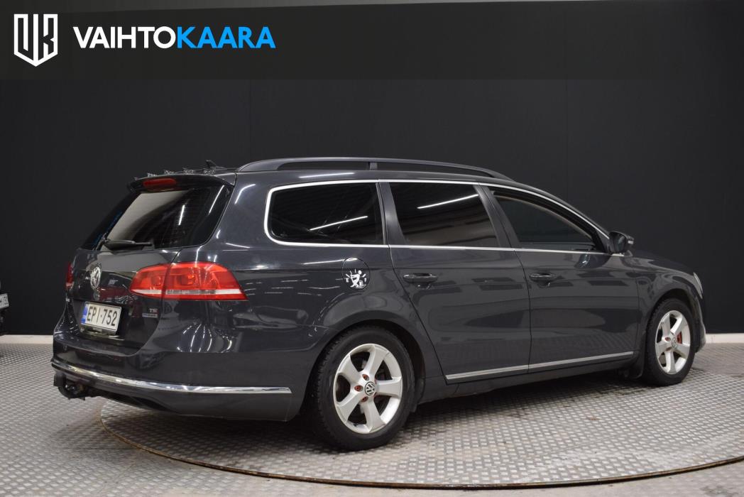 VOLKSWAGEN Passat 2011