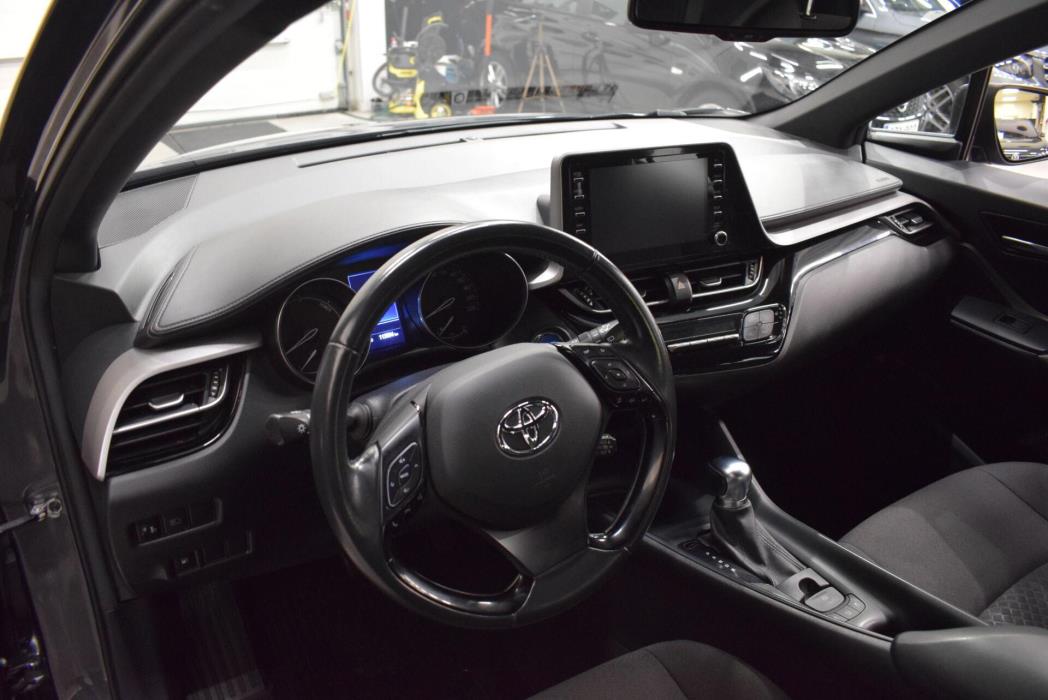 TOYOTA C-HR 2021