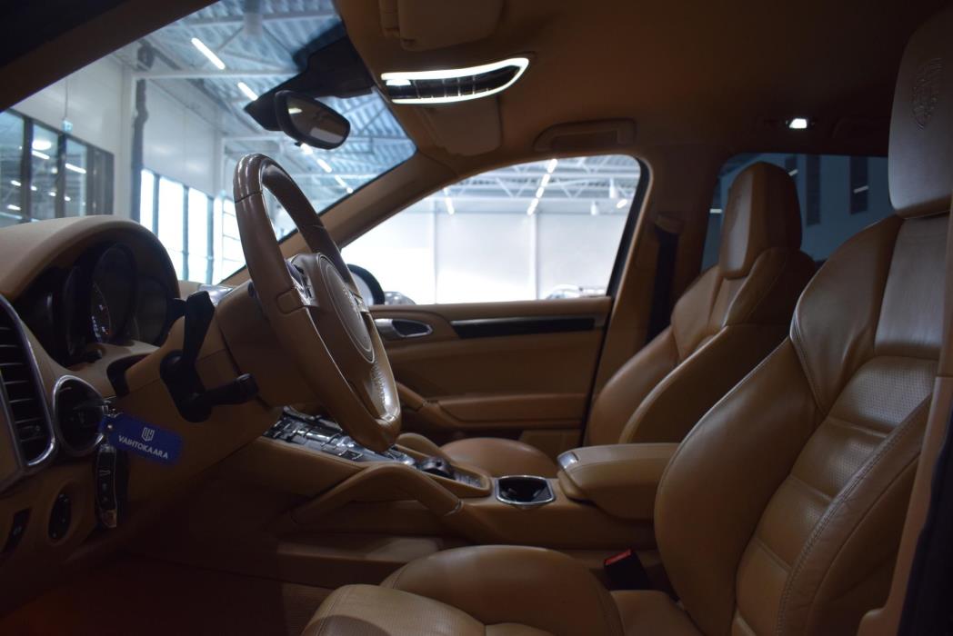 PORSCHE Cayenne 2012