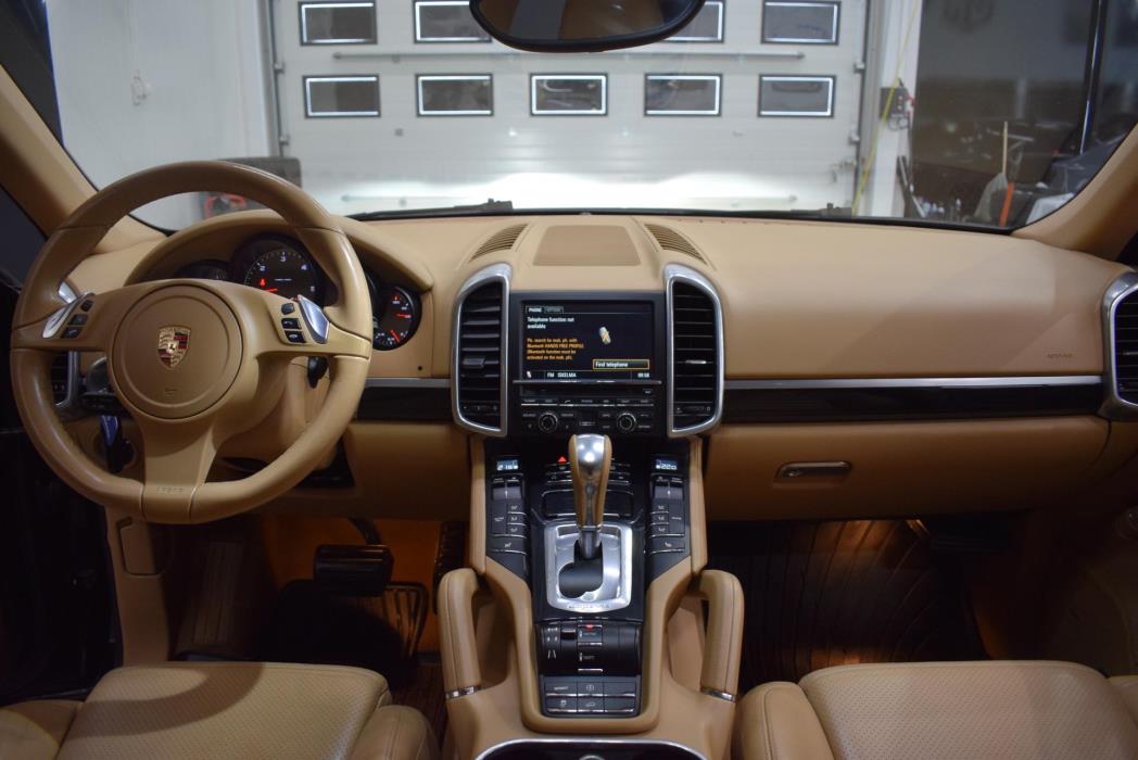 PORSCHE Cayenne 2012