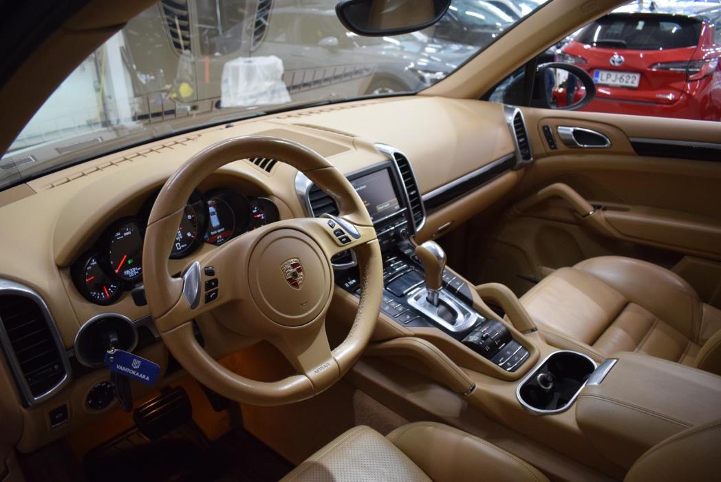 PORSCHE Cayenne 2012