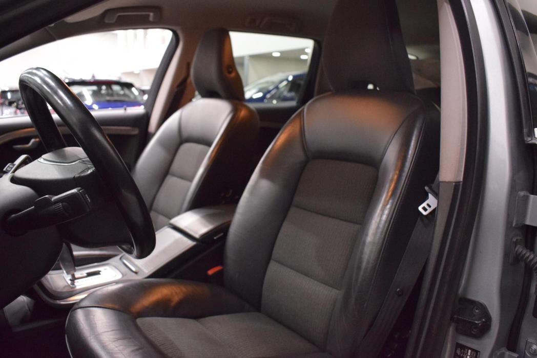 VOLVO V70 2010