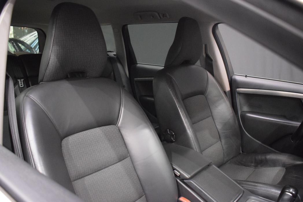 VOLVO V70 2010