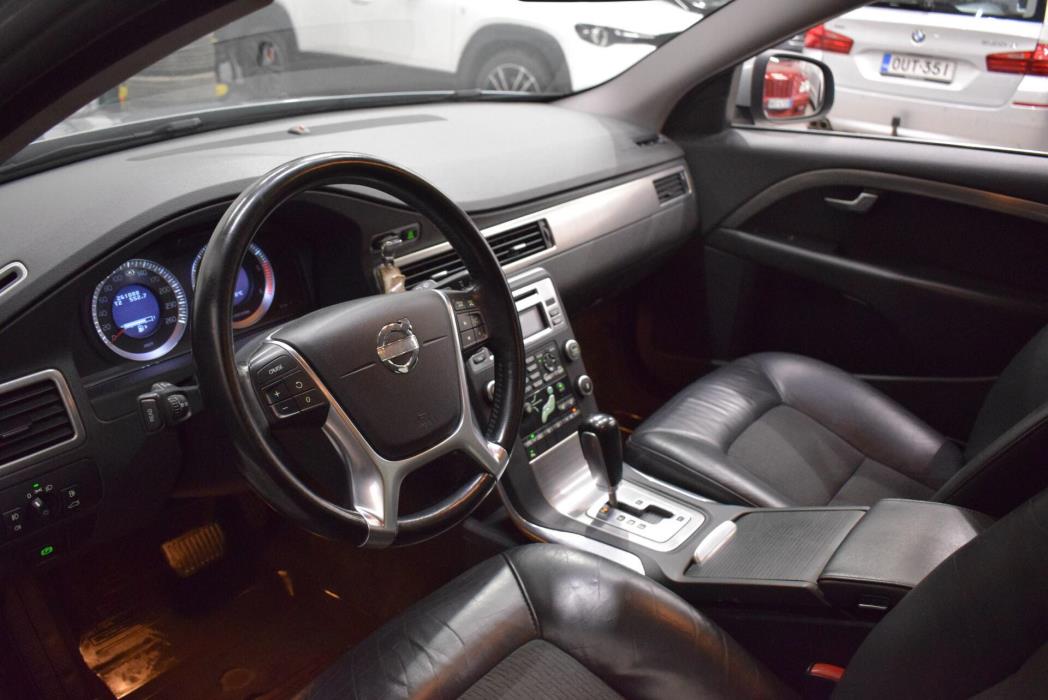 VOLVO V70 2010