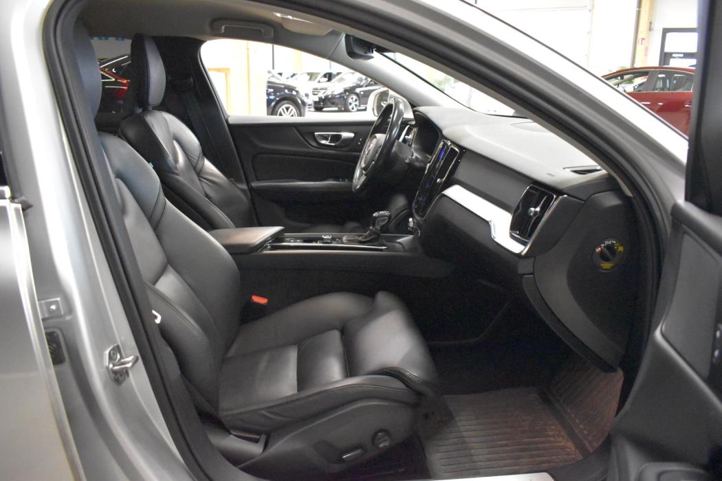 VOLVO V60 2020
